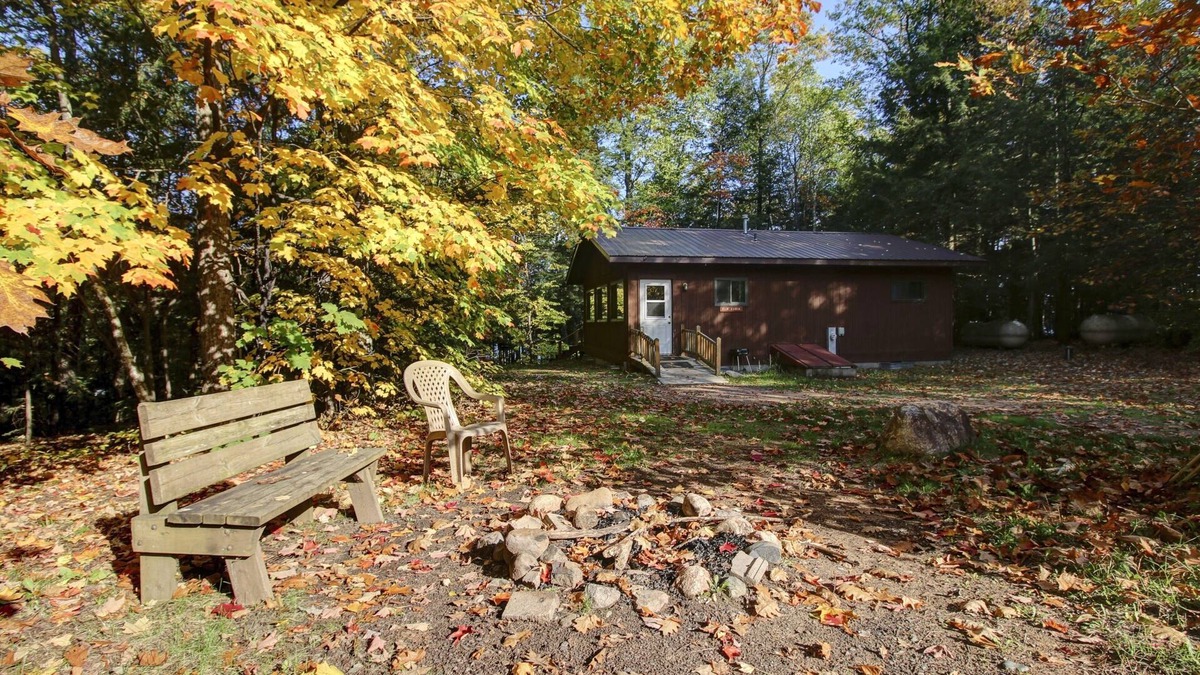 Lac du Flambeau Cabin | Cozy, quiet, Wisconsin Northwoods Lakeside Cabin w/private dock. Pet friendly