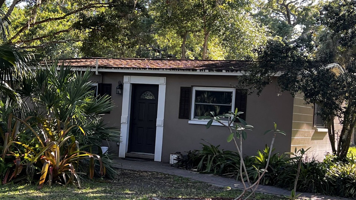 Safety Harbor House | Cozy quite cottage nestled in Safety Harbor