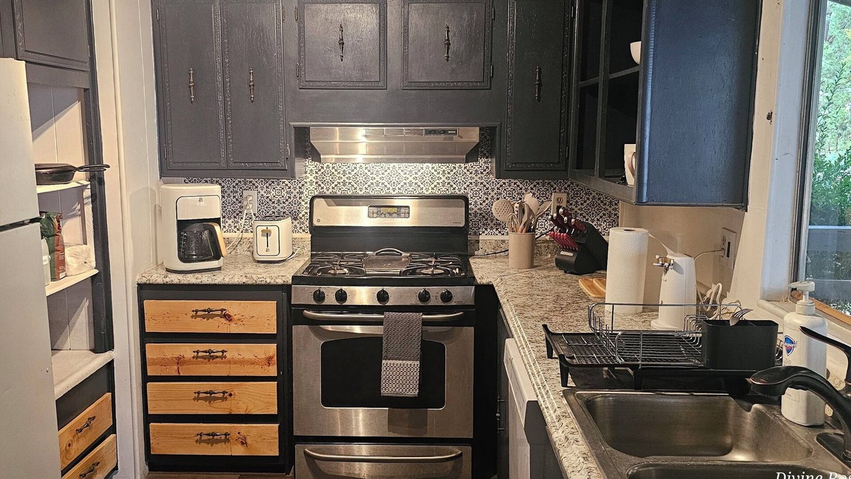 Brownsville House | Cozy Ranch Mountain Getaway Close to Lakes & Pet friendly!