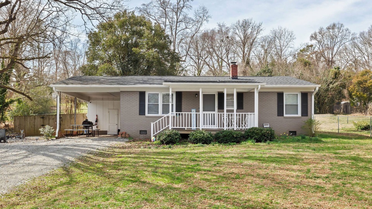 Raleigh House | Cozy Ranch 15 Min to Raleigh Downtown and 15 to Fuquay-Varina Downtown