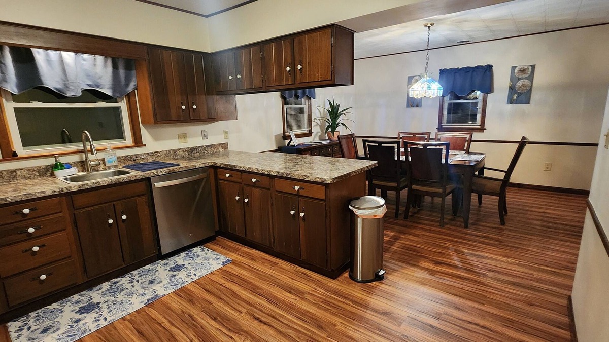 Sharon House | Cozy Ranch with Scenic Golf Course view