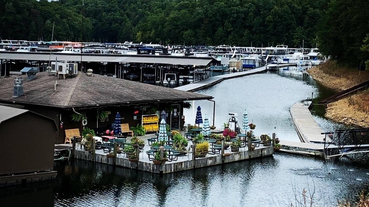 Woodbine Cabin | Cozy real log cabin 10 mins from Cumberland Falls State Park, Laurel River Lake