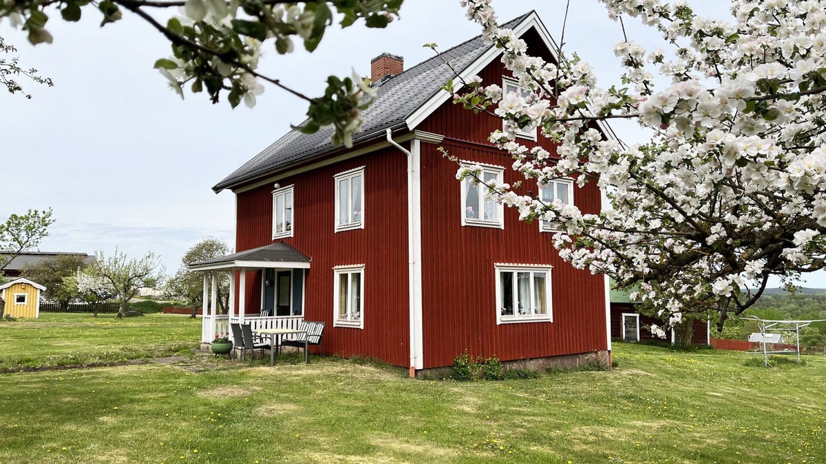 Gullringen Ski Chalet | Cozy red cottage in the countryside outside Vimmerby I SE05038