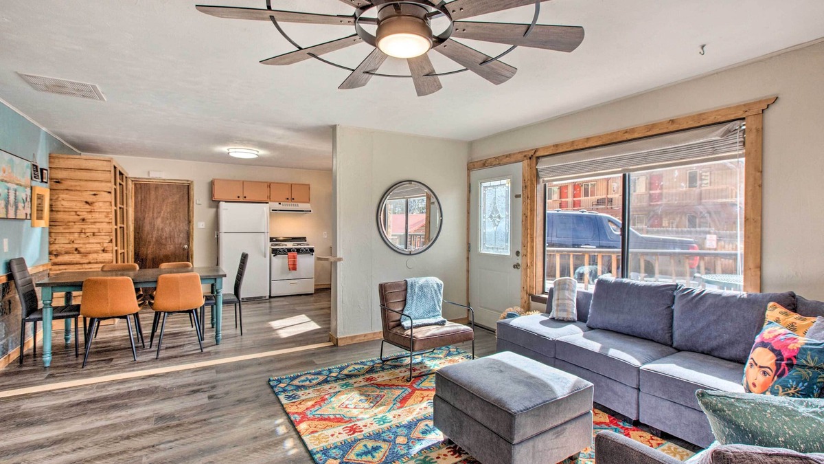 Red River Condo | Cozy Red River Condo - Walk to Chair Lift!