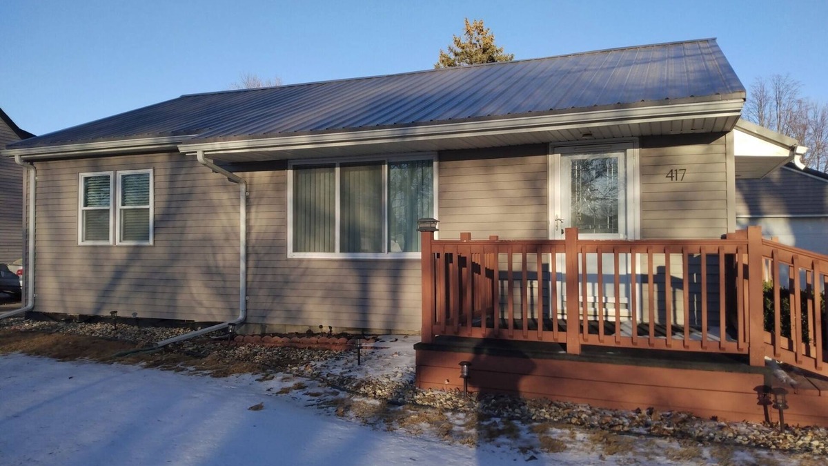 Pipestone Historic District House | Cozy refreshed 2-bedroom bungalow with AC, WiFi in historic Pipestone, MN