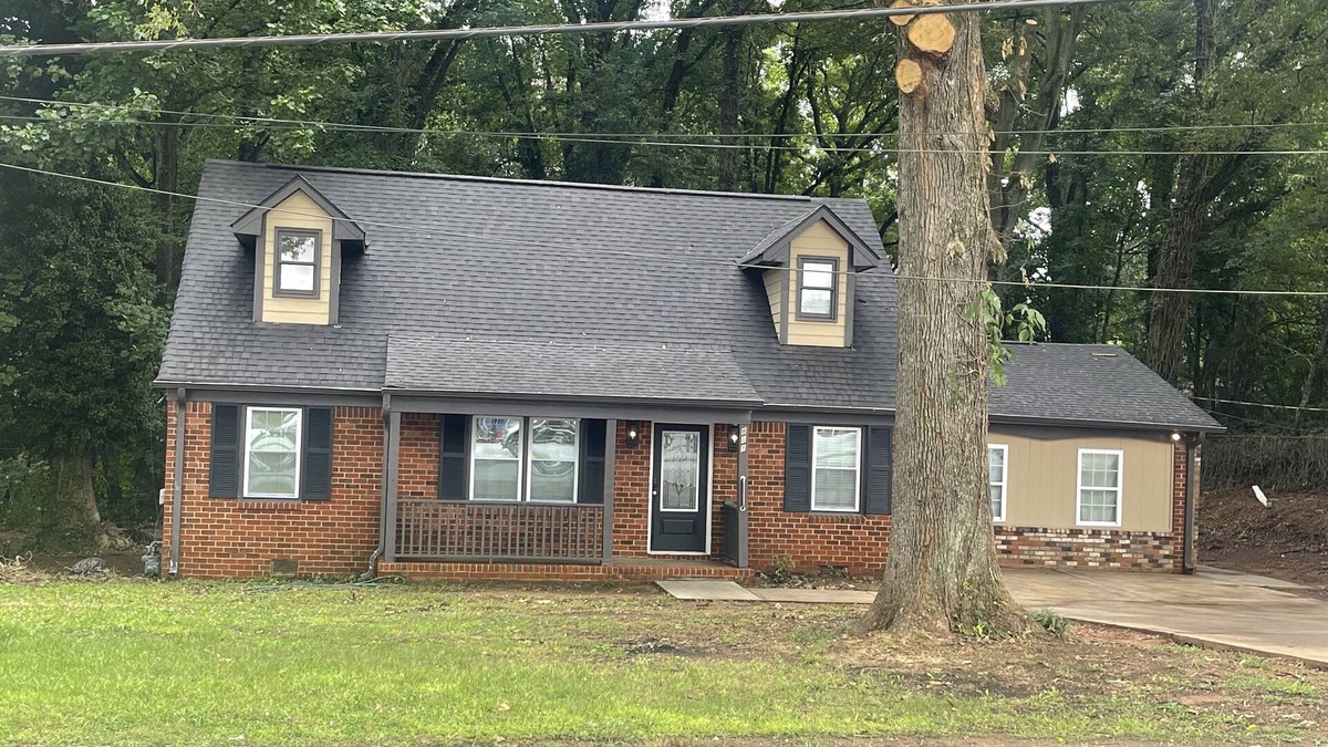 Forest Park House | Cozy Relaxing 4-bedroom House in Forest Park