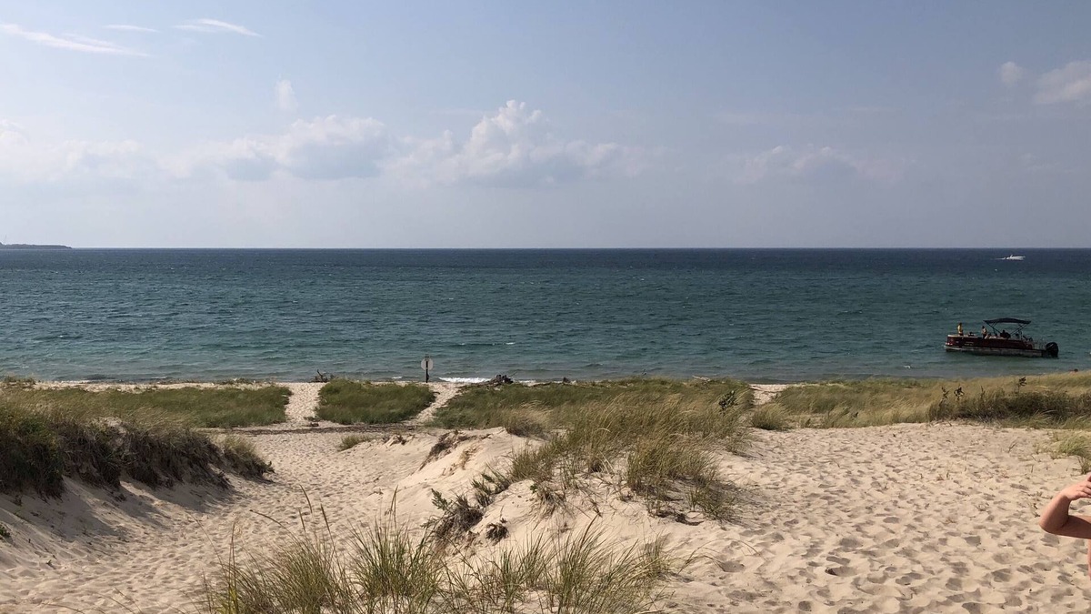 Charlevoix Cottage | Cozy relaxing getaway - Great trails, sunsets, dunes, jacuzzi tub, beach