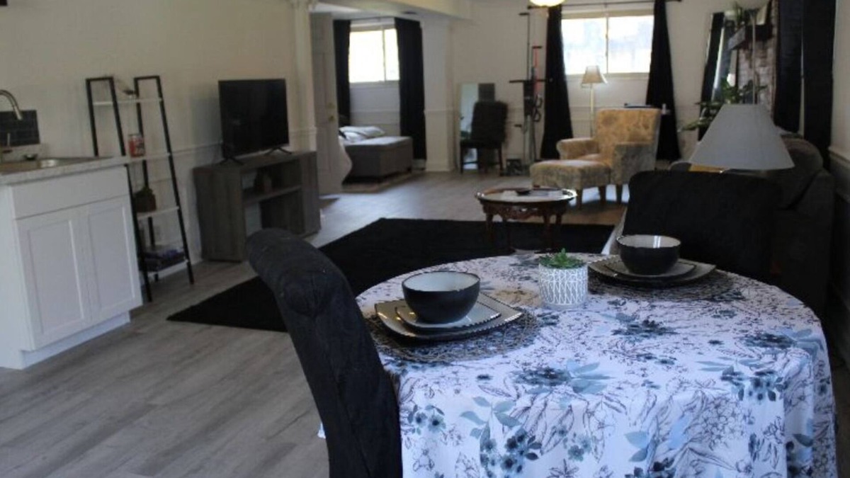 Kettering Apartment | Cozy & Relaxing. Hot Tub, stress relief at your fingertips. Pets welcome.