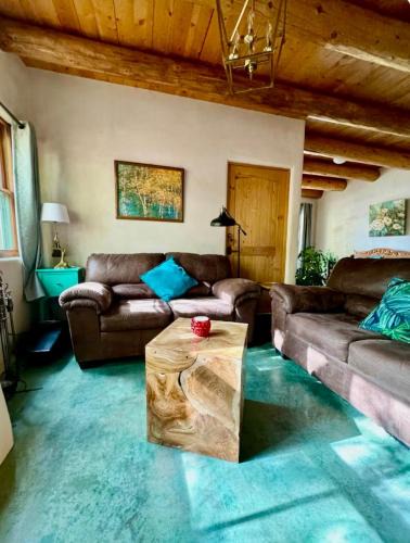 Taos House | Cozy & Relaxing Near Taos Plaza