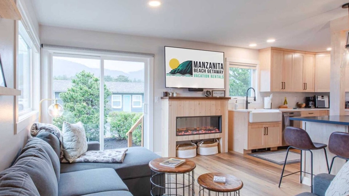 Manzanita House | Cozy remodeled cottage steps to town and the beach! MCA#1445