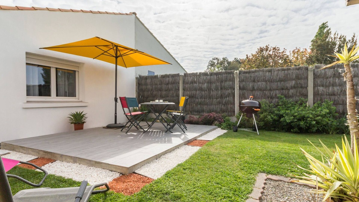 Bourgneuf-en-Retz Cottage | Cozy Renovated Cottage with Garden near Pornic Beaches