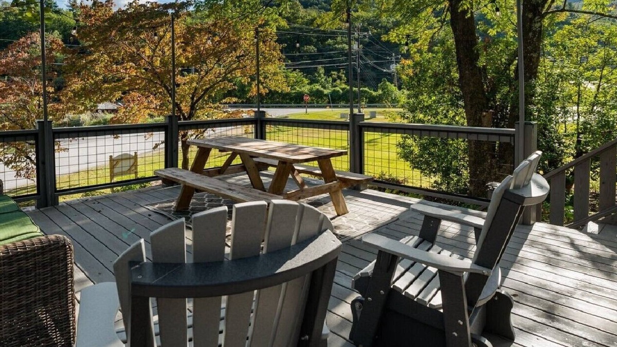 Chimney Rock Cottage | Cozy, renovated, spacious 2BR home walking distance to Chimney Rock & Lake Lure.