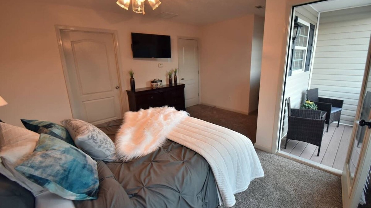 Winder House | Cozy Renovated Winder Townhouse