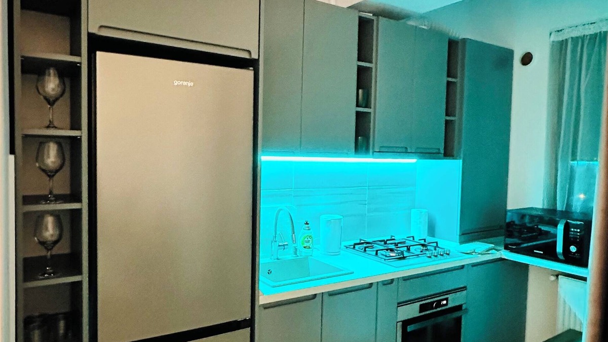 Iasi Apartment | Cozy rental for long and short stays in Iasi. Balcony, kitchen, bedroom.