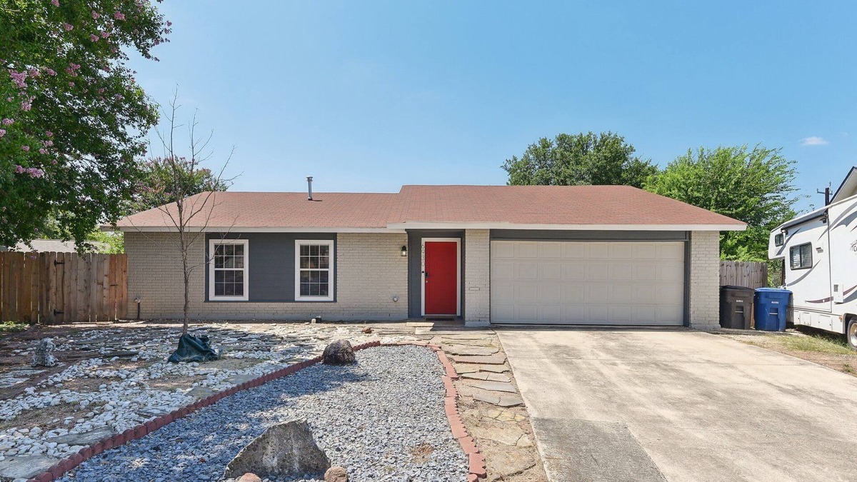 Babcock North House | Cozy Rental Near Medical Center, UTSA, Six Flags, Lackland AFB, La Cantera, Rim