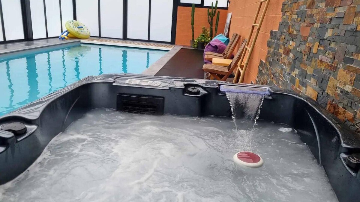 Beaurepaire-sur-Sambre Cottage | Cozy Retreat with Heated Pool, Jacuzzi, Sauna – Near Scenic Avesnois Park