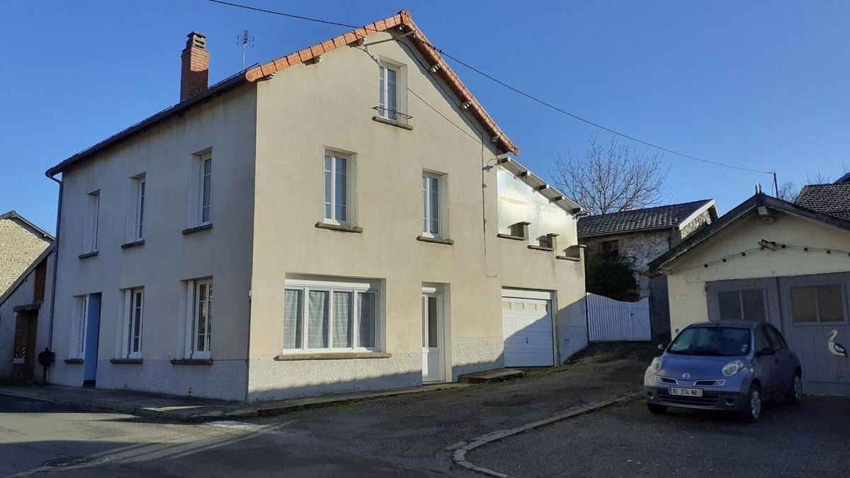 Ferrieres-sur-Sichon Cottage | Cozy Retreat in Southern France: Mountain Views, Hiking, Skiing, Terrace, Pets Welcome, Free WiFi