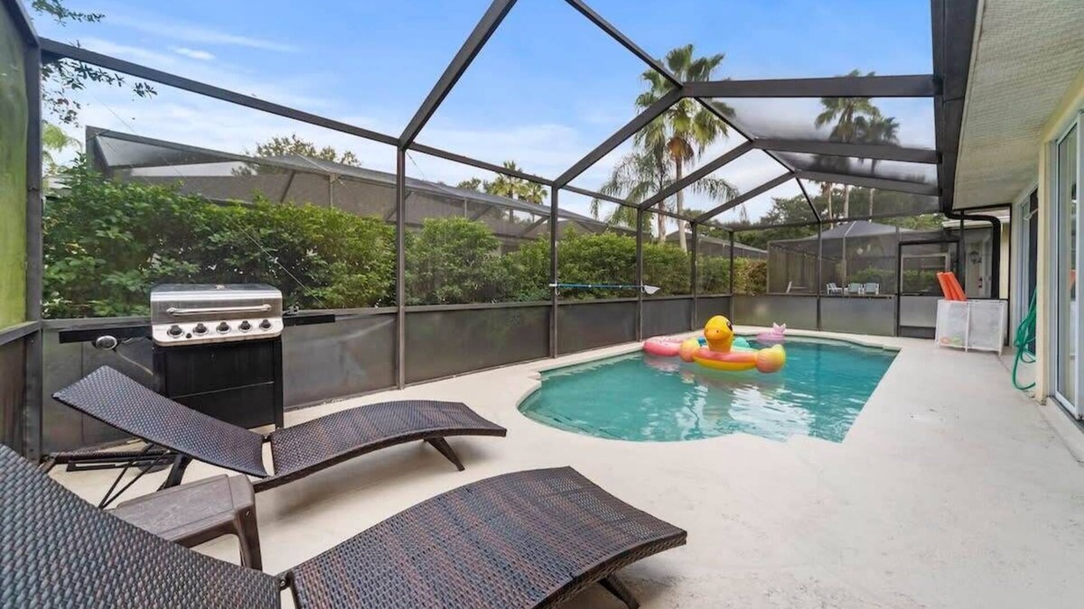 Sunset Lakes House | Cozy Retreat | 4BR House | Lake View | Pool