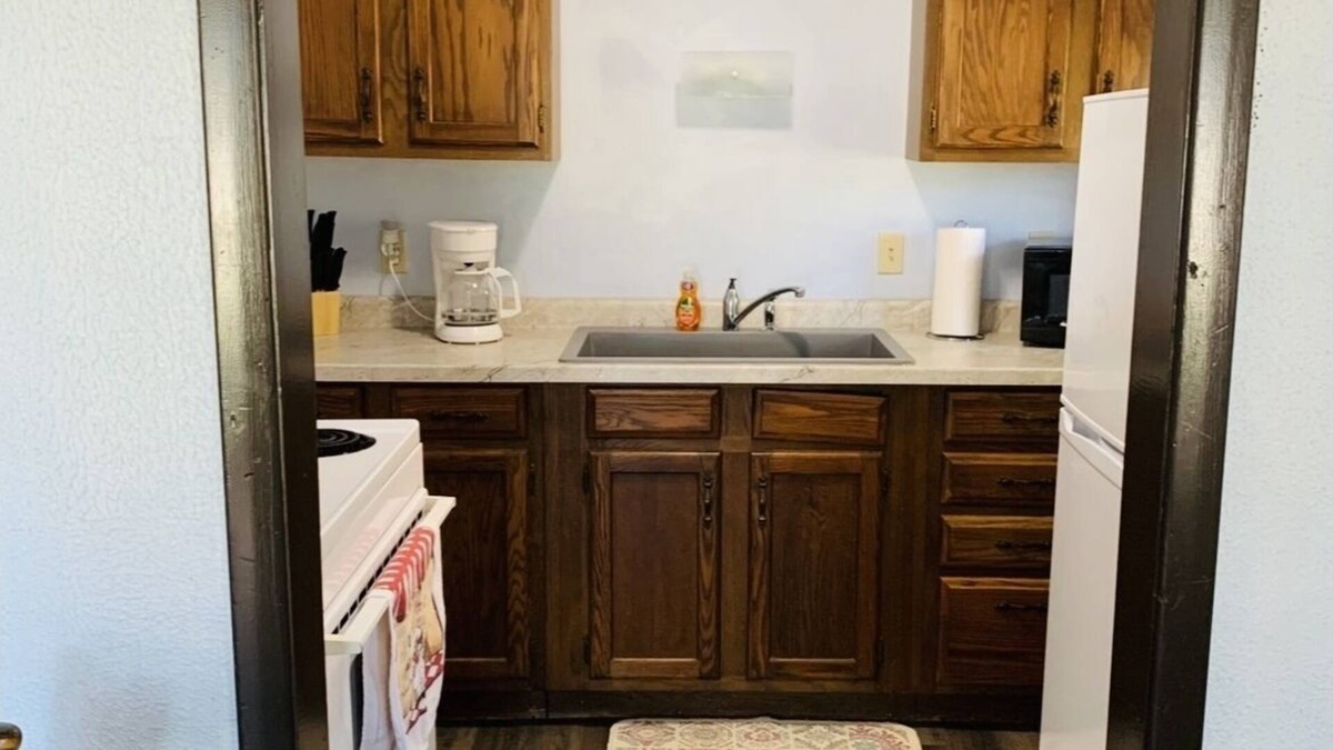 Shawano Resort | cozy retreat across the street from Shawano Lake.