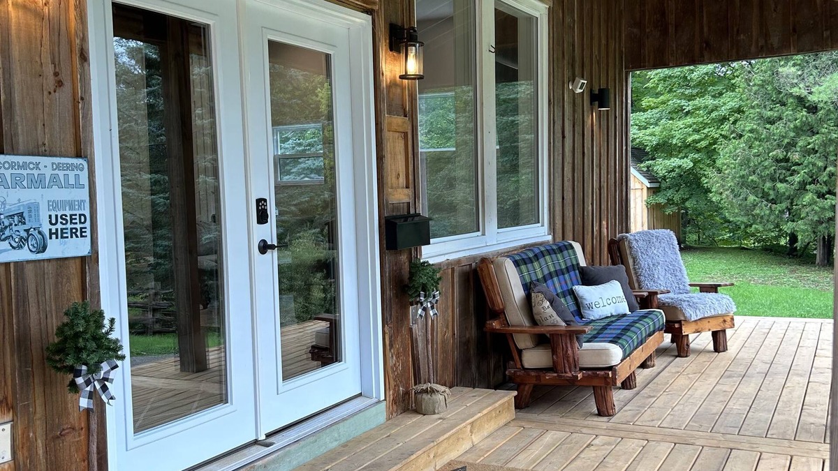 Flesherton House | Cozy Retreat at the Flesherton Mill. Waterfall and River included;-) n