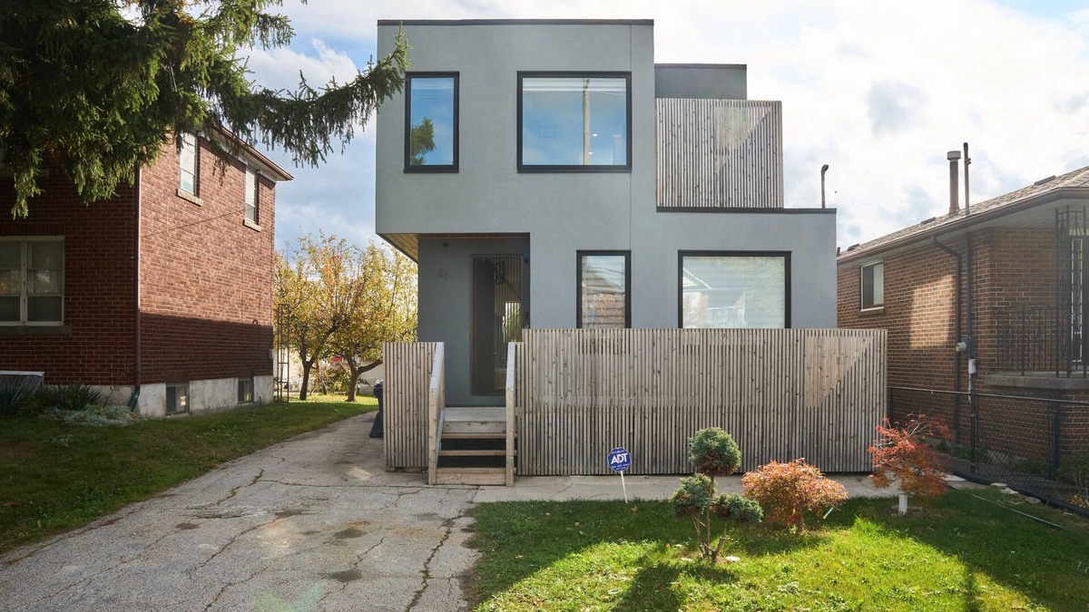Downsview House | Cozy Retreat Bright House