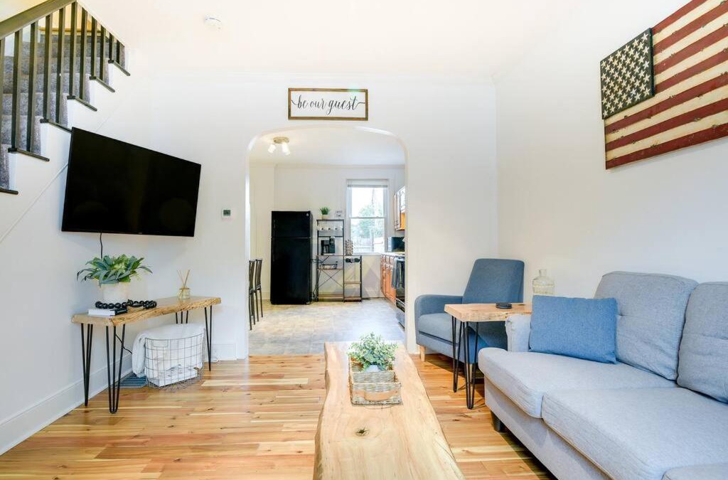 Lancaster Apartment | Cozy Retreat in Downtown Lancaster with Backyard Patio
