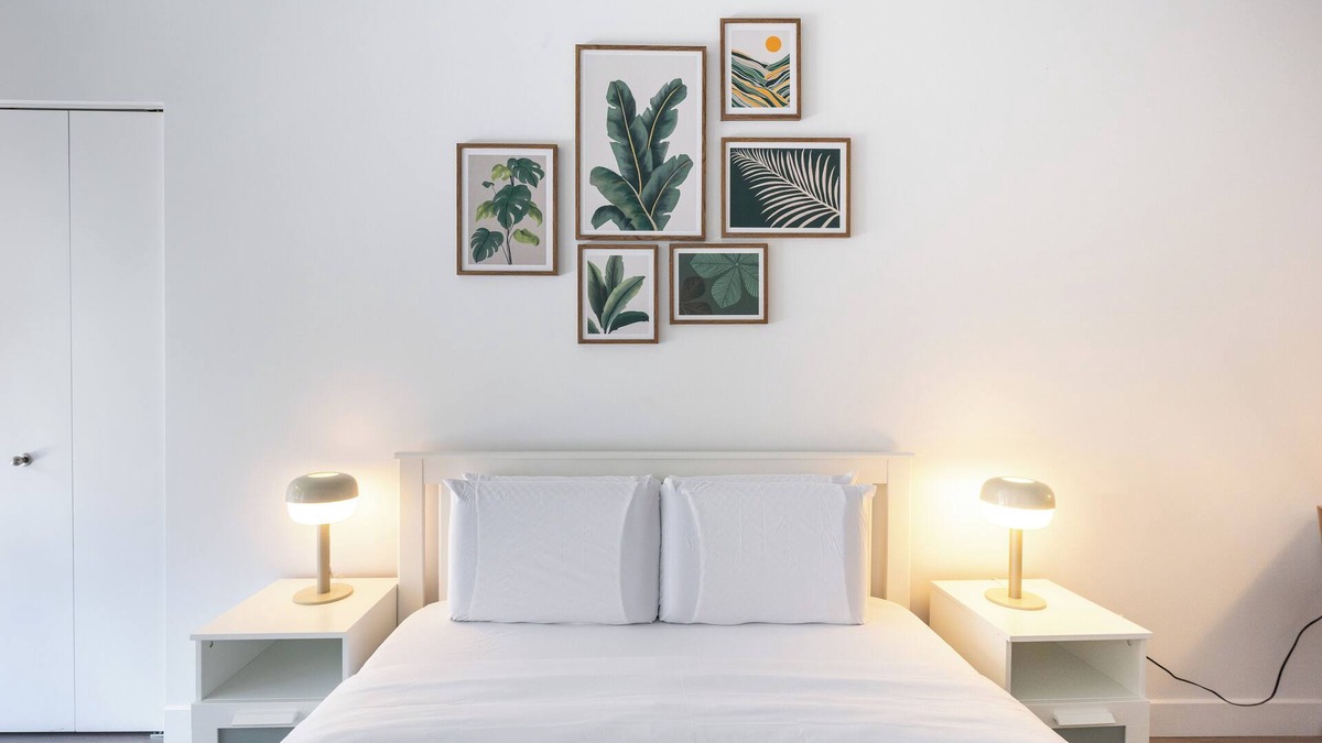 International District Apartment | Cozy retreat in Old Port Montreal