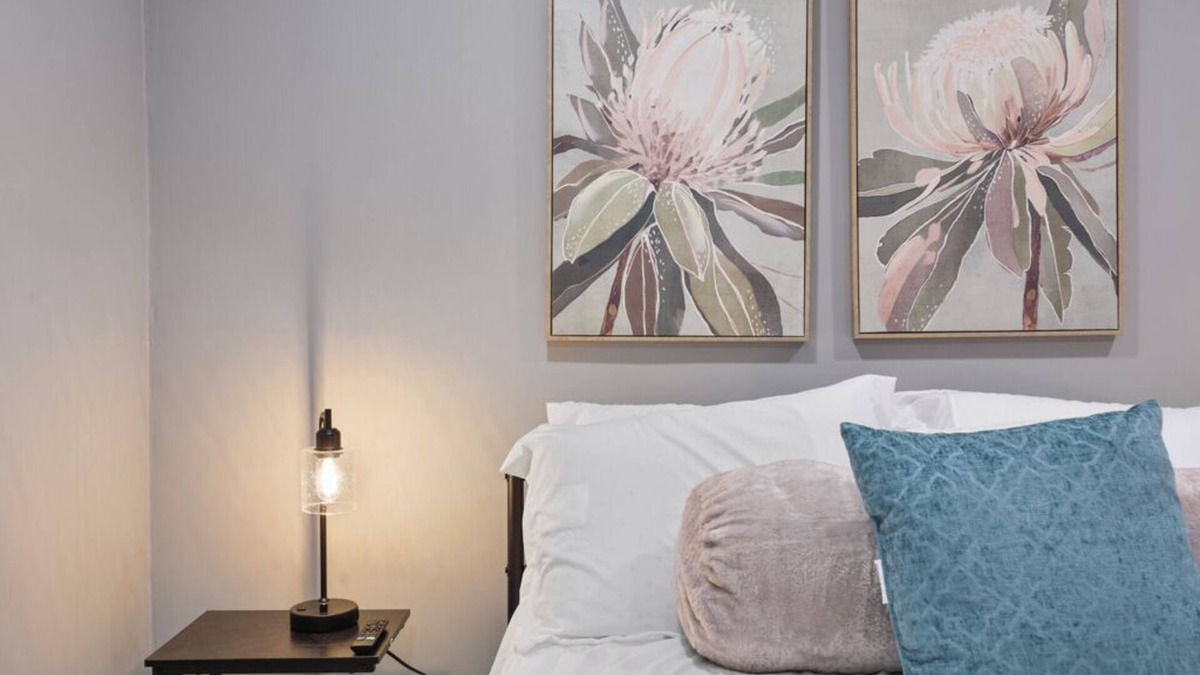 Franklin Park Apartment | Cozy Retreat Near O'Hare,Free Parking