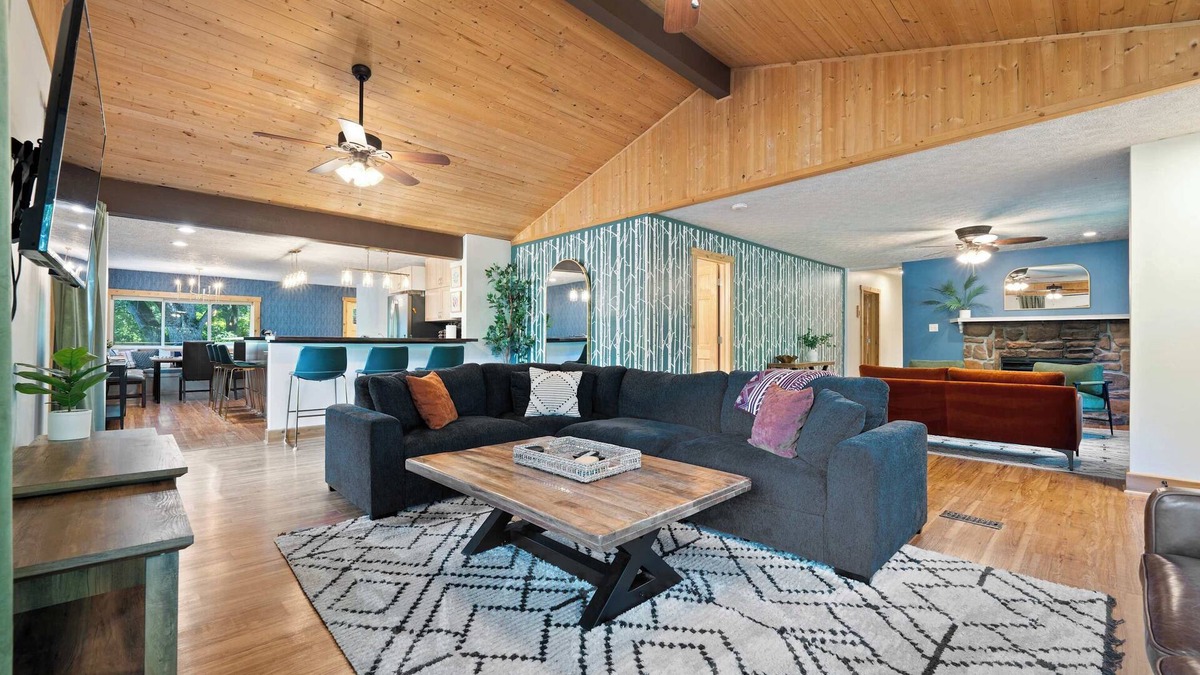 Sugar Grove Cabin | Cozy Retreat on Private Estate with Hot Tub