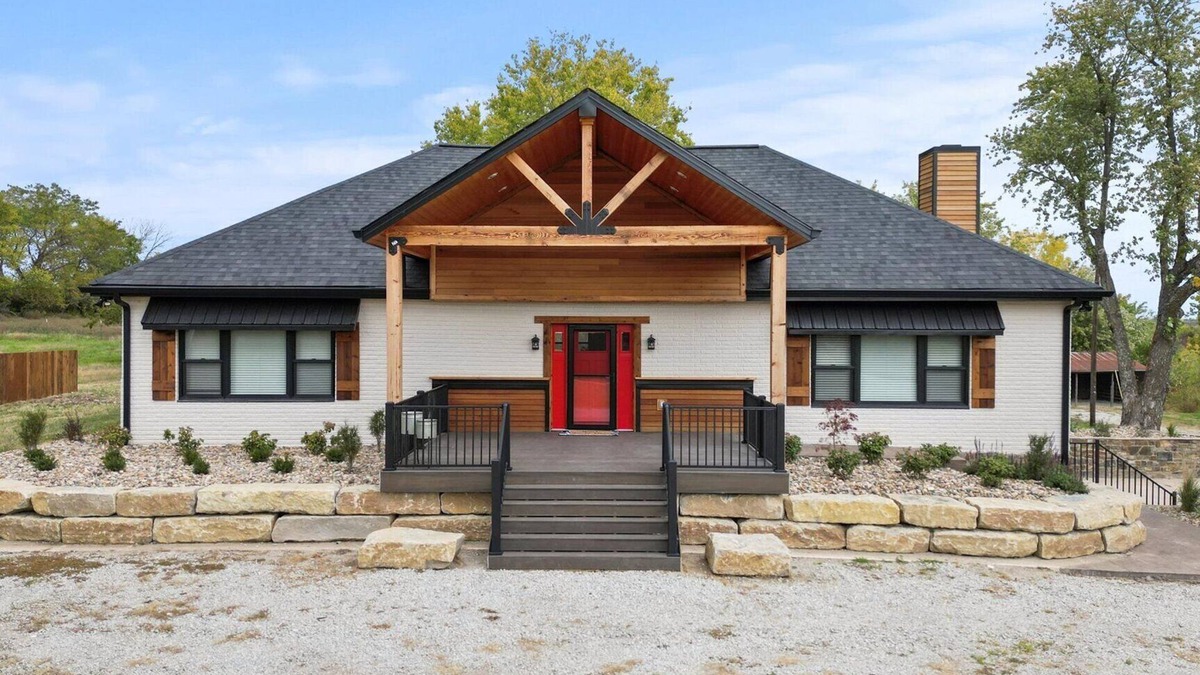 Ray County House | Cozy retreat on small acreage, 10 minutes from Excelsior Springs!
