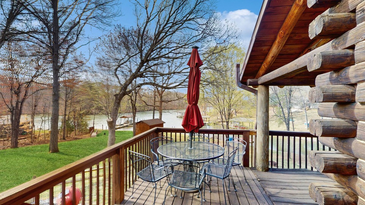 Moneta Cabin | Cozy retreat on the lake with views, peaceful vibes & modern comfort