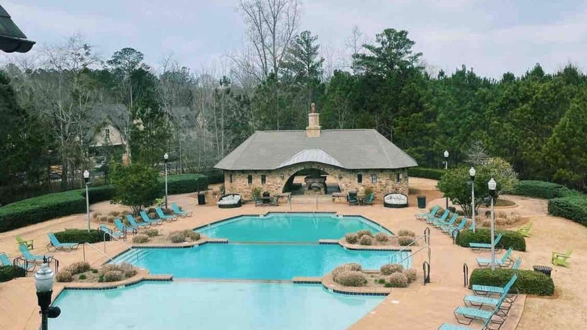 Pickwood House | Cozy retreat - resort amenities