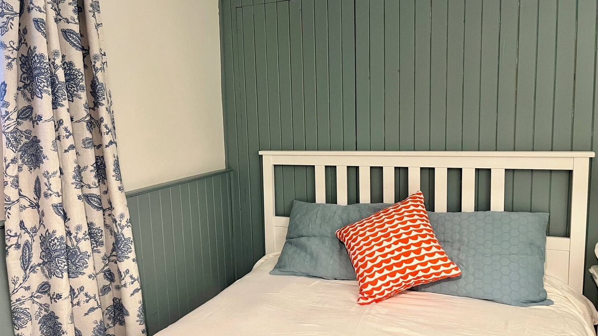 The Beaches Apartment | Cozy retreat steps from the beach, boardwalk, and trendy Queen St shops!