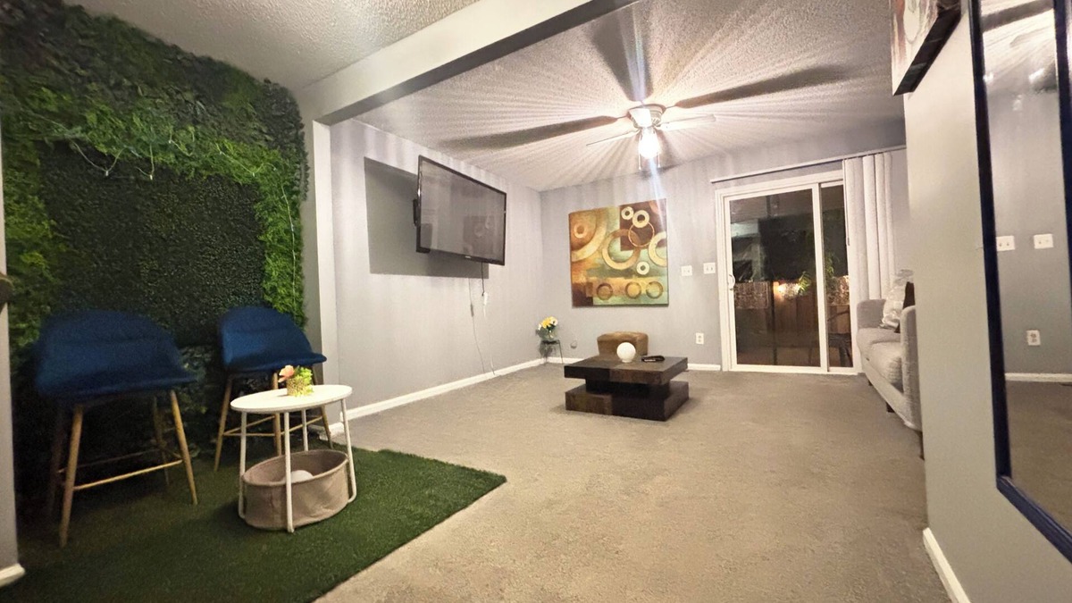 University Place House | Cozy Retreat w/LED & Balcony