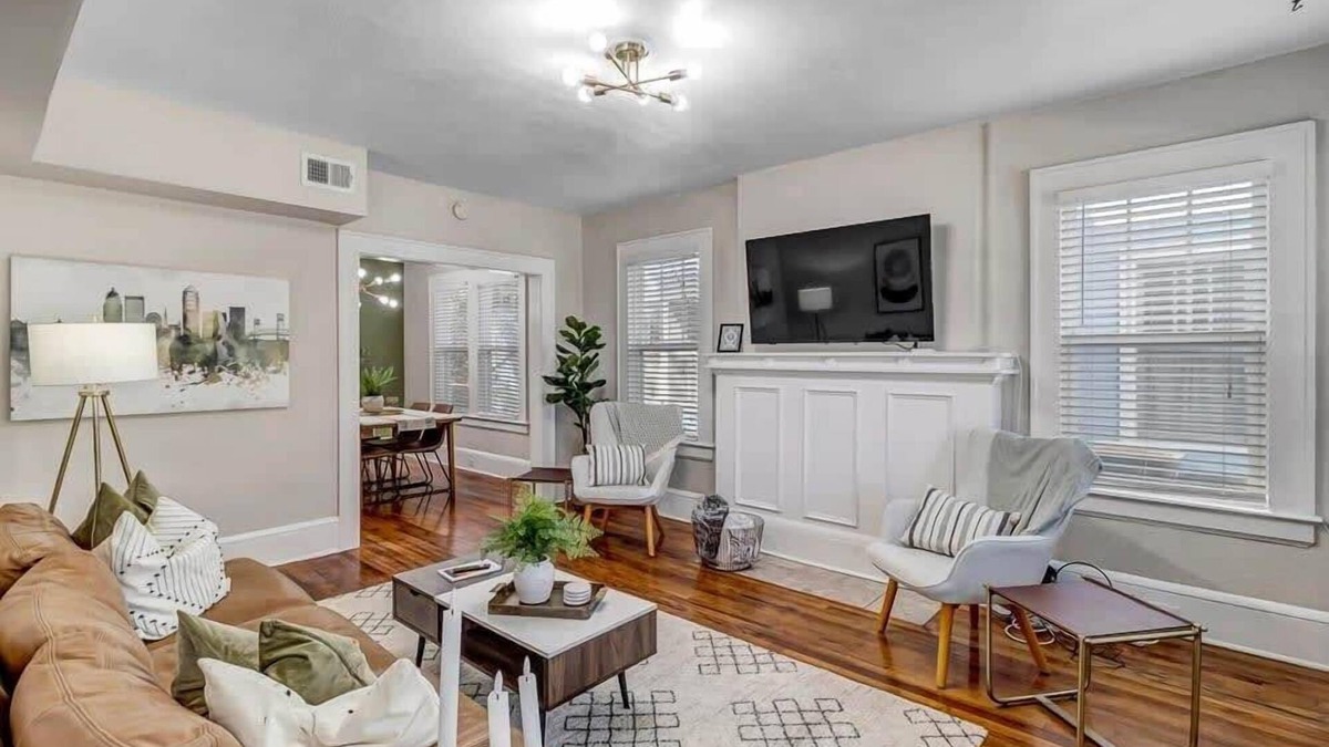 Murray Hill House | Cozy Retreat - Walkable to Bars & Restaurants!
