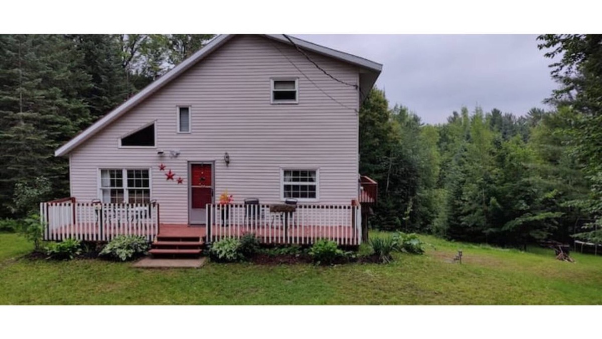 Hastings Highlands Cottage | Cozy River Retreat