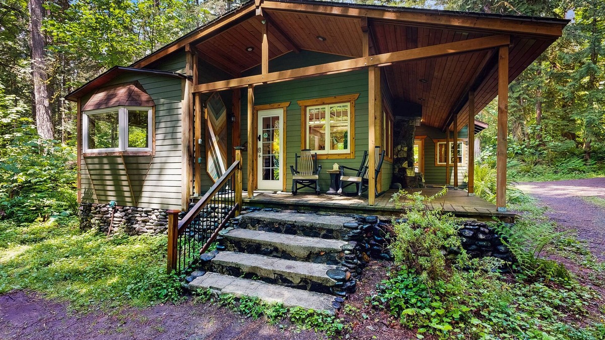 Washougal Cottage | Cozy Riverfront Cottage with Charming Interior & Hot Tub - Dog-Friendly