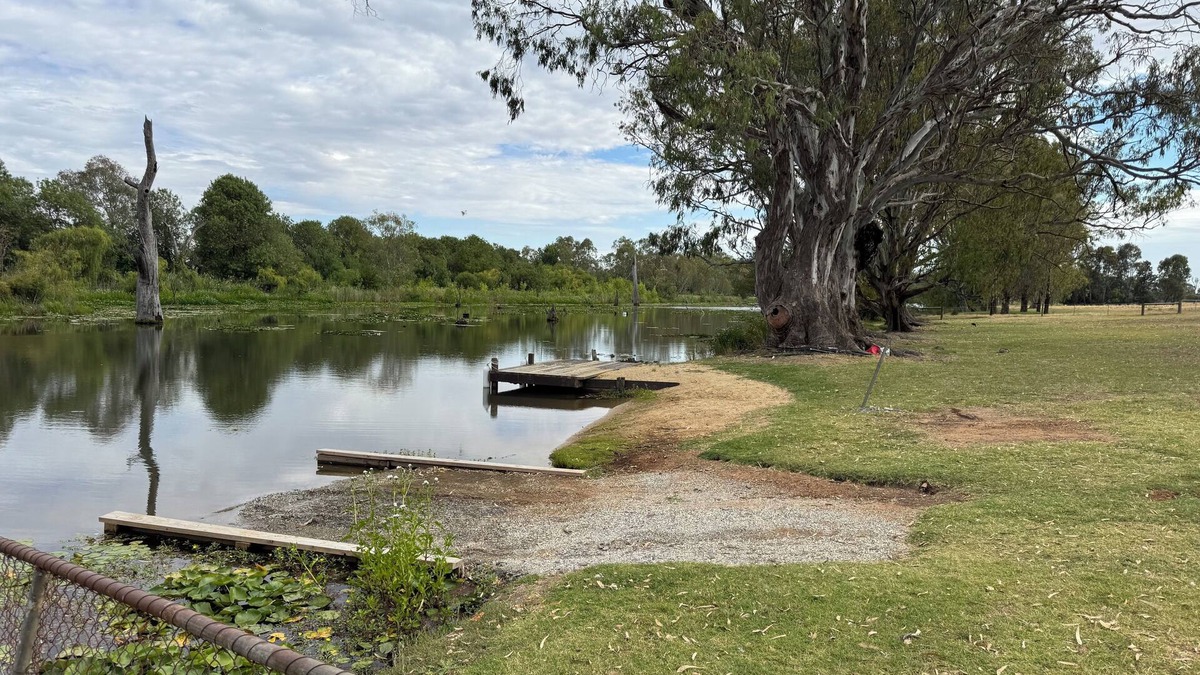 Nagambie House | Cozy Riverside Property with River Access & Boat Ramp and Dock