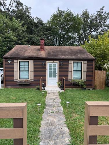 Rockville House | Cozy Rockville Home, Walk to The Square and Rockville Metro Station