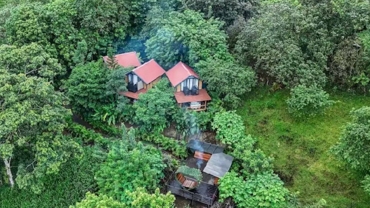 Monterrey Cabin | Cozy romantic cabin with jacuzzi near La Fortuna and Arenal Volcano, Costa Rica