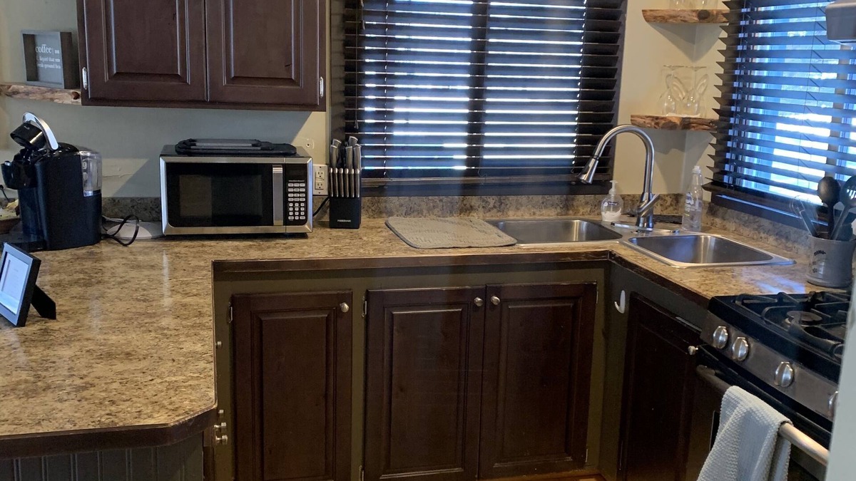 Stevensville Cottage | Cozy, Romantic , Private Cottage