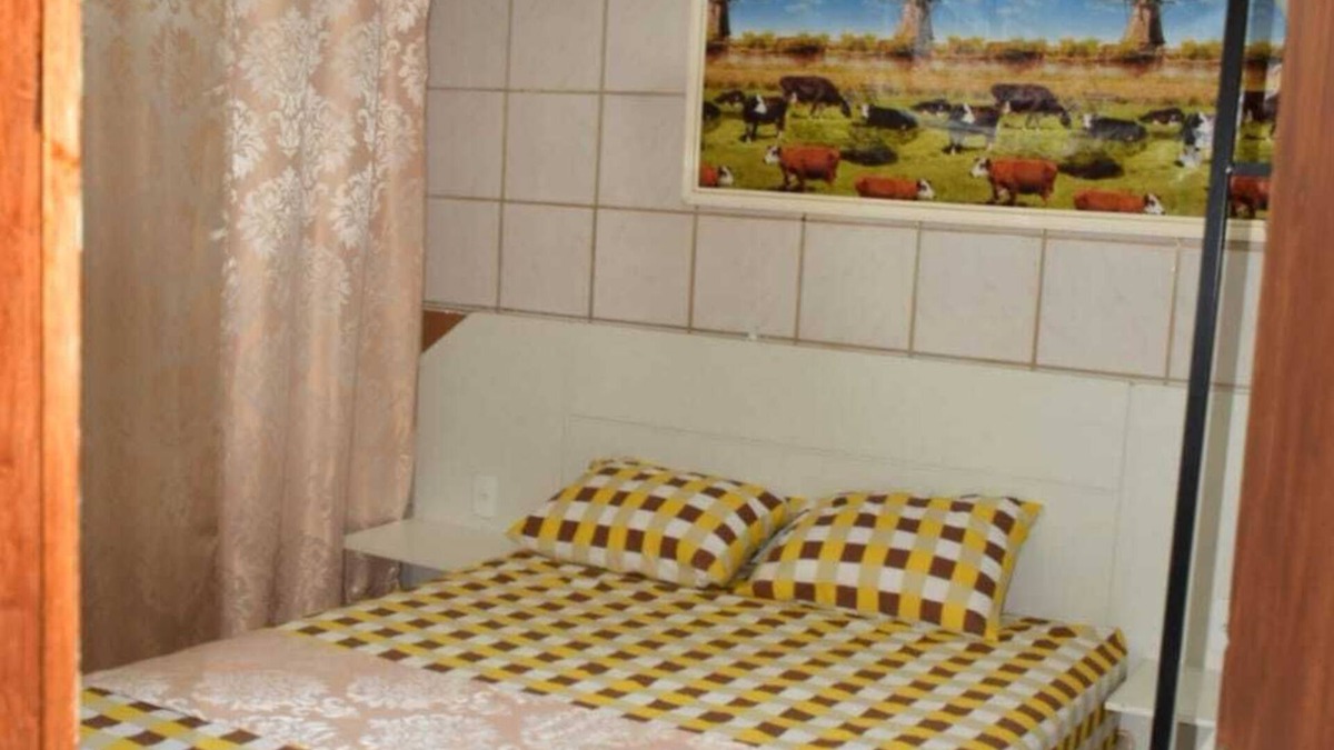 Ipiranga House | Cozy room, with TV access to over 400 channels from around the world. Nice place