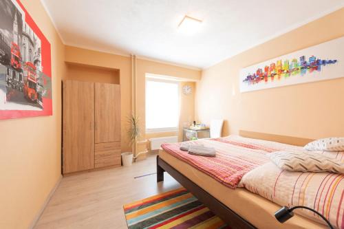Vokovice House | Cozy room at metro station, private bathroom, 9minutes oldtown, 15minutes airport, WiFi