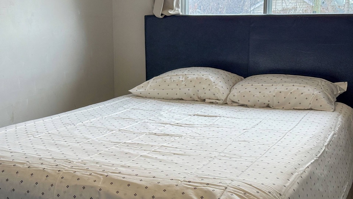 Sunnyside House | Cozy Room Bow River: Shared Amenities House