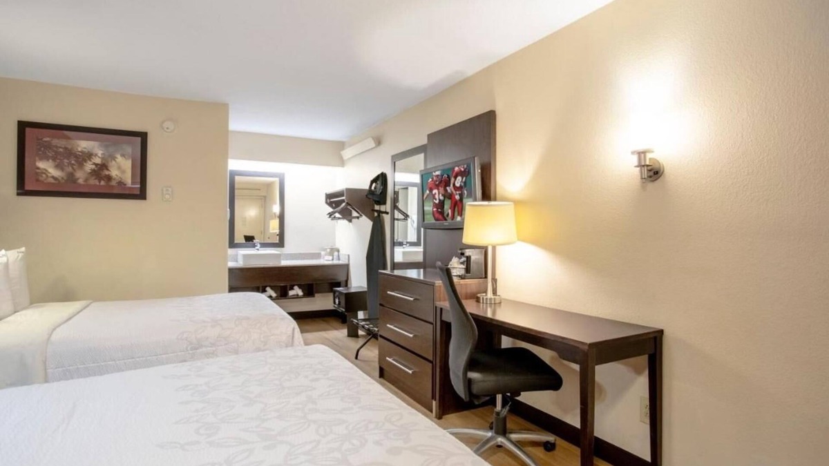 Linthicum Heights House | Cozy Room by BWI – Close to Major Highways, Restaurants, and Shopping