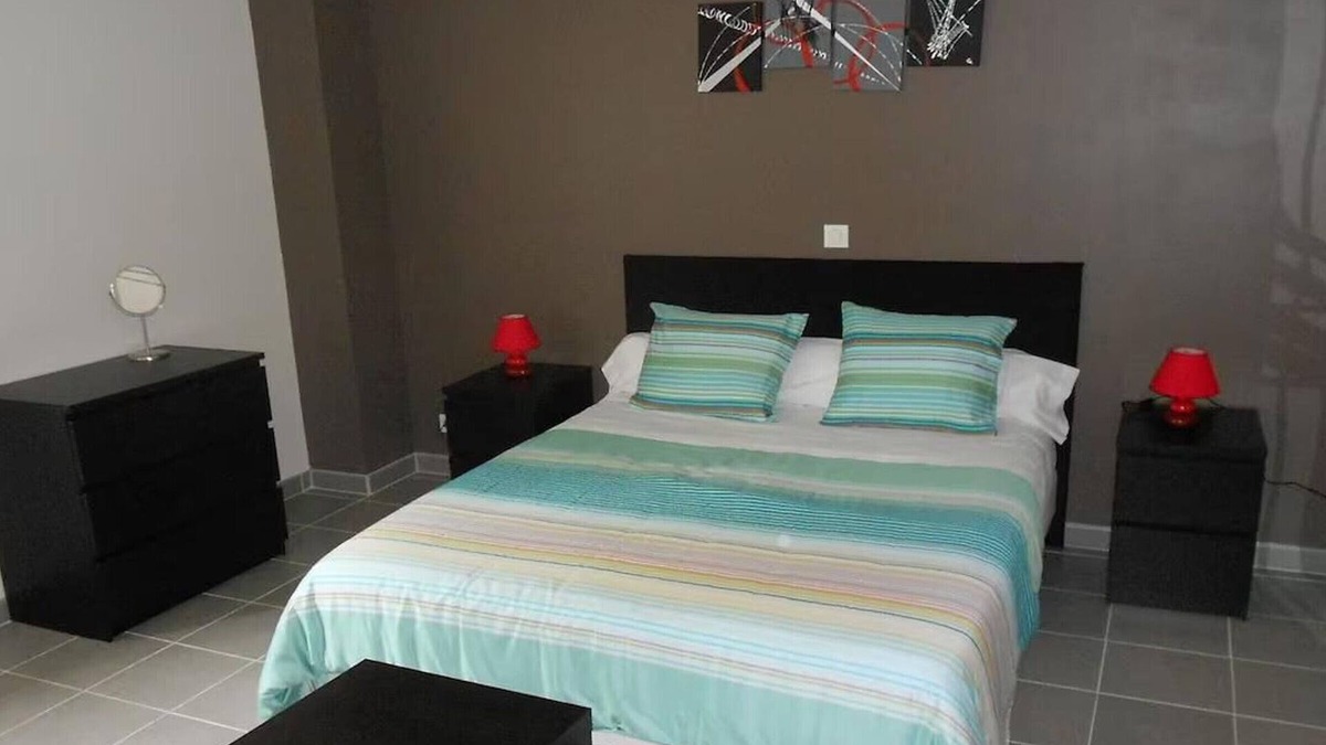 Neuvy-Saint-Sepulchre Bed & Breakfast | Cozy Room with Private Bathroom, Shared Kitchen & Terrace, Breakfast Included - Neuvy-Saint-Sépulchre
