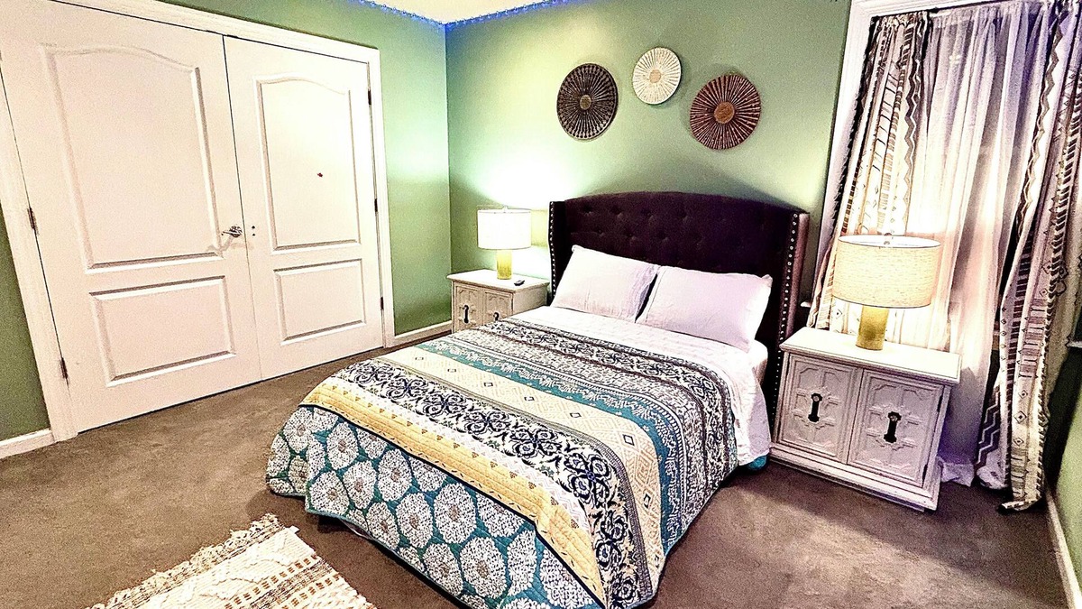 Zionhill House | Cozy room in a big home on a 6 acre resort-like Tranquil property