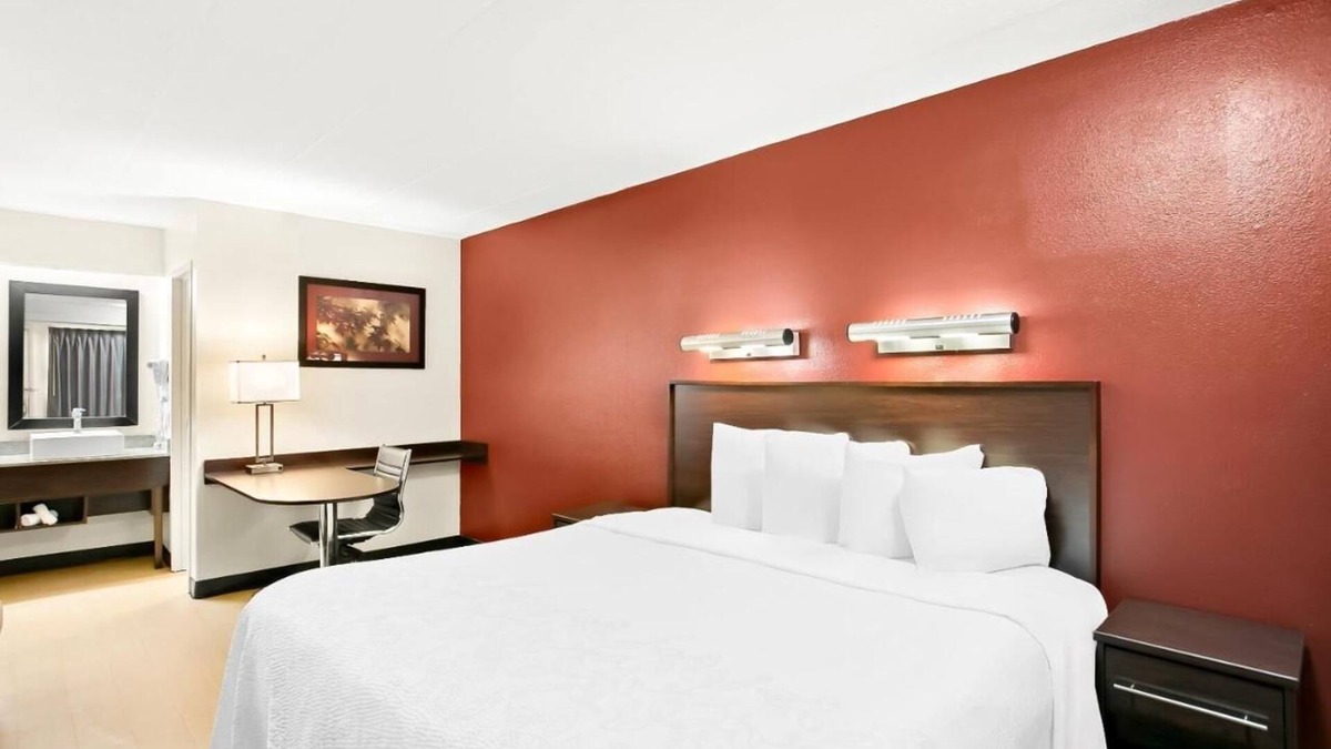 Linthicum Heights House | Cozy Room Near BWI – Perfect for Travelers and Pet Owners