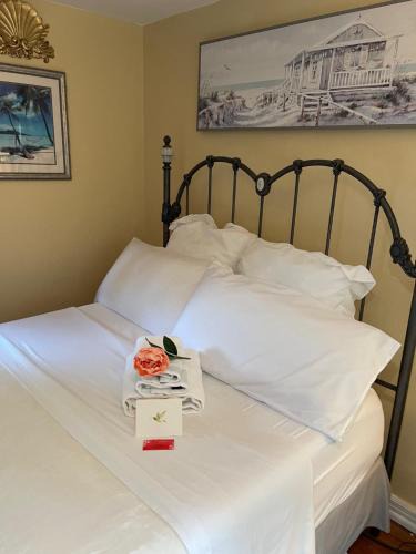 Airport Township House | Cozy room near Airport & Highway