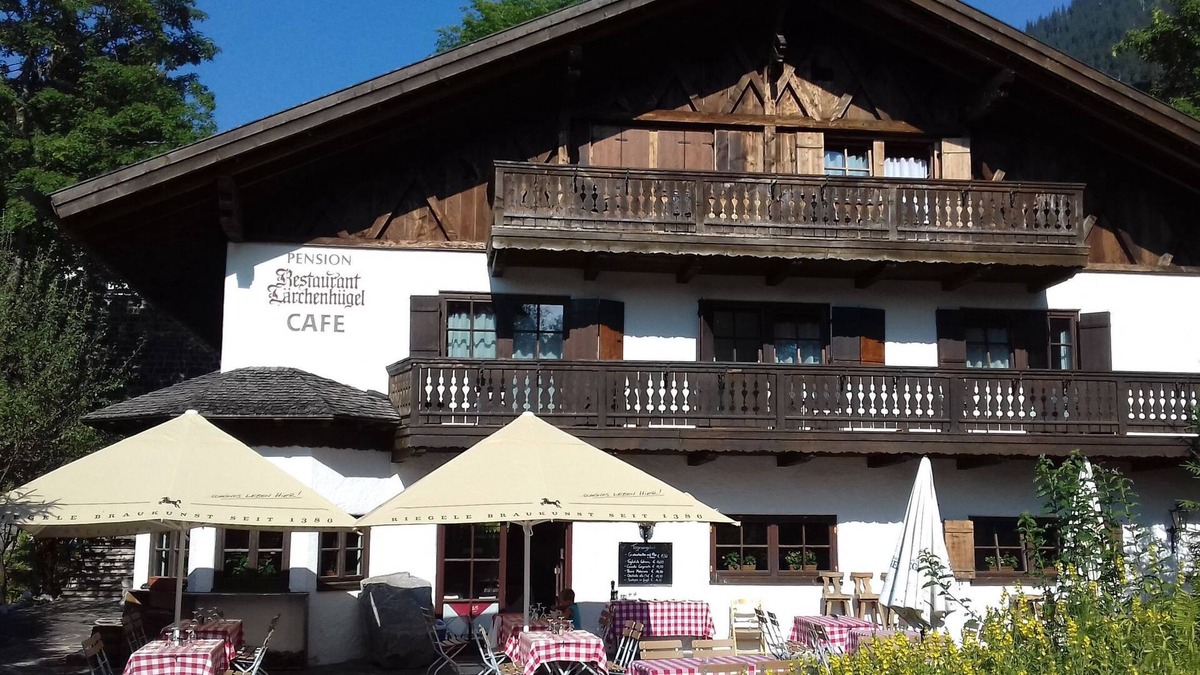 Oberammergau Hotel | Cozy room on the larch hill, hiking trails right outside the door